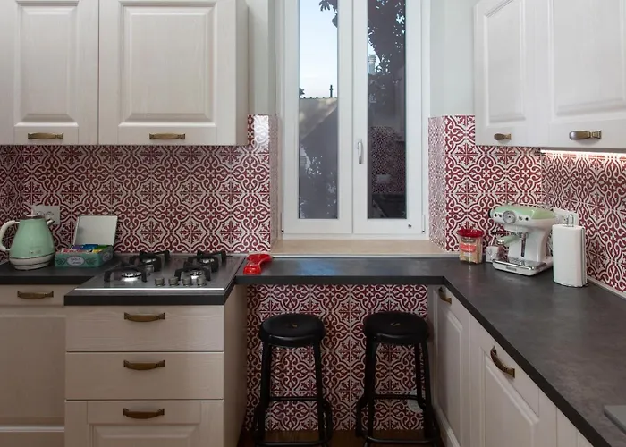 Al Quattro, Nel Centro Di *